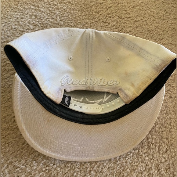 Carbon Elements White Star Adjustable SnapBack Hat. - Picture 5 of 7